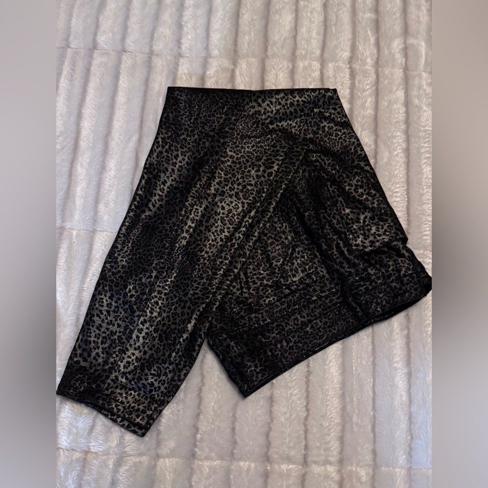 Baccini Black Shimmery Leopard Print Skinny Pants
